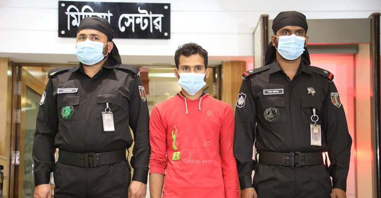 নেই চালকের লাইসেন্স, পিকআপের ফিটনেস