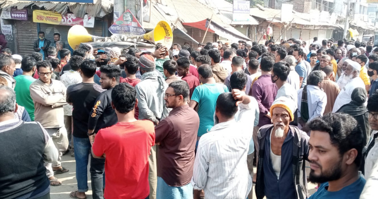 নোয়াখালীতে প্রেমের ঘটনায় দুই গ্রামবাসীর মধ্যে সংঘর্ষ, আহত ৪