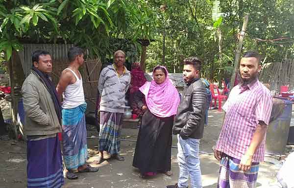 ফরিদপুরে তুচ্ছ ঘটনার জেরে বিয়ে বাড়িতে হামলা : থানায় অভিযোগ দায়ের