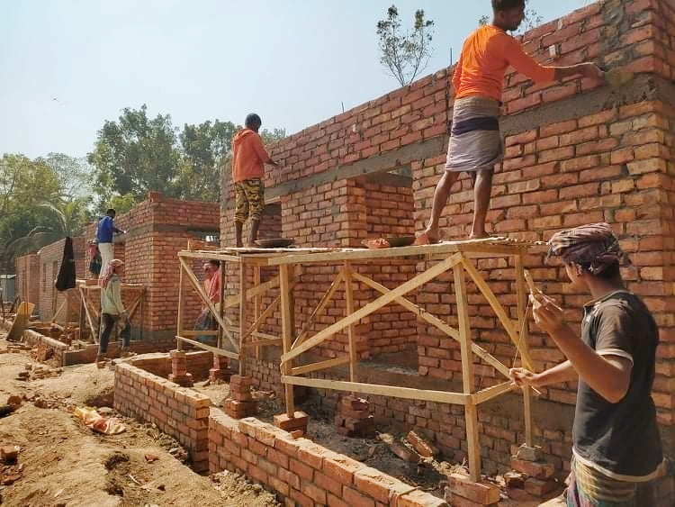 নগরকান্দায় আশ্রয়ণ প্রকল্পের ঘর নির্মাণ দ্রুত এগিয়ে চলছে