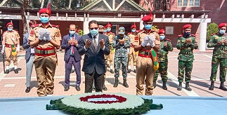 বঙ্গবন্ধুর সমাধিতে প্রতিরক্ষা মন্ত্রণালয়ের সচিবের শ্রদ্ধা