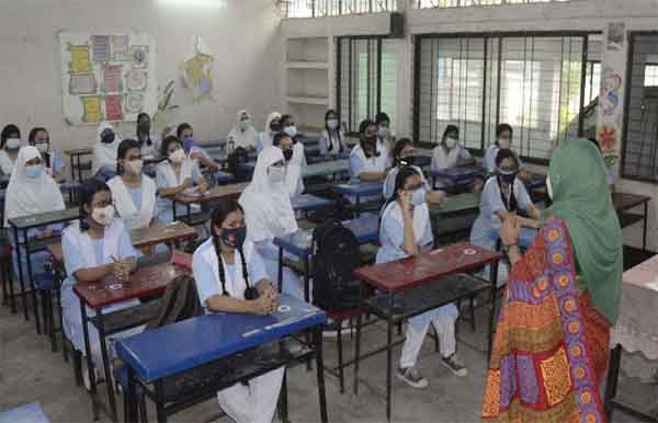স্বাস্থ্যবিধি মেনে খুললো শিক্ষাপ্রতিষ্ঠান