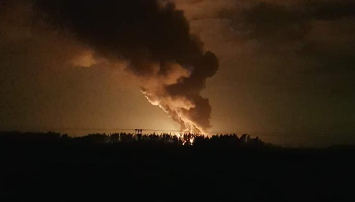 ইউক্রেনে তেল ডিপোতে হামলা, শহরে বিষাক্ত ধোঁয়া