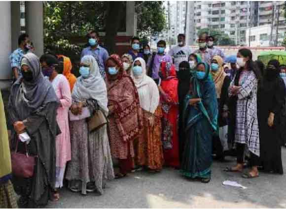 গণটিকার শেষ দিনেও মানুষের ভিড়