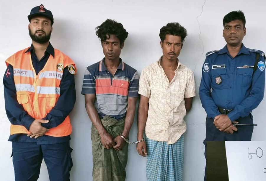 রোহিঙ্গা যুবকদের সবজি বাগানে ইয়াবা কারবার, আটক ২