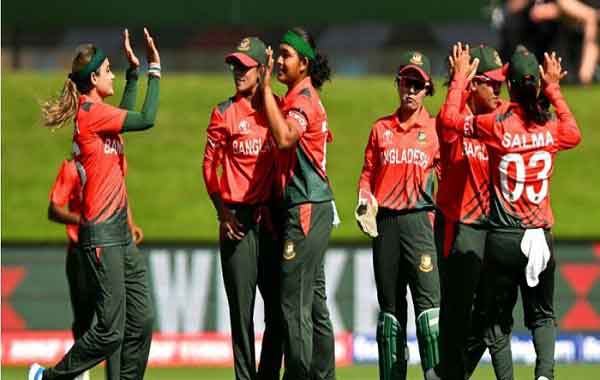 জয়ের জন্য ২০৮ রান করতে হবে বাঘিনীদের