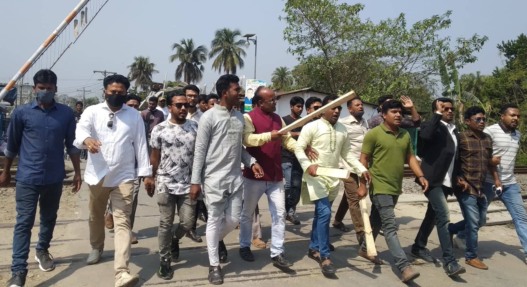 নাটোরে বিএনপি নেতাকর্মীদের মারপিট, বাসায় হানার চেষ্টা