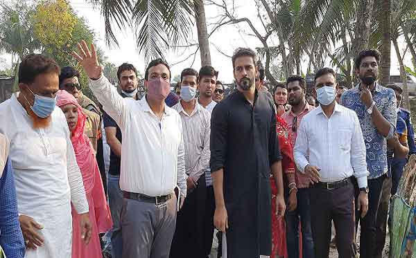 বাগেরহাটে নির্মানাধীন আশ্রয়কেন্দ্র পরিদর্শনে শেখ তন্ময়