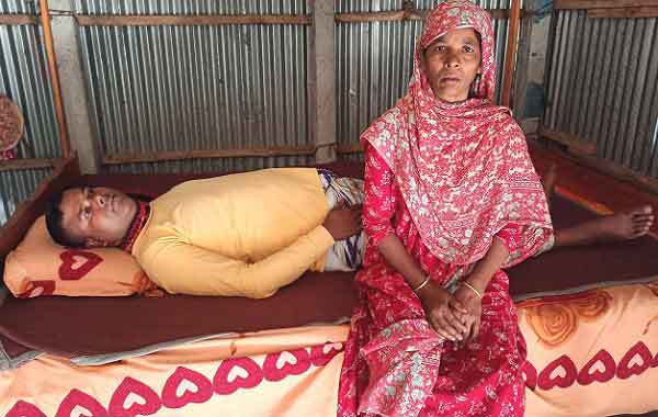 ব্রেন টিউমারে মৃত্যুর দুয়ারে রিক্সা চালক সুজন