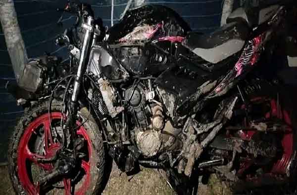 মোংলায় মোটরসাইকেল দুর্ঘটনায় প্রাণ গেল তিন যুবকের