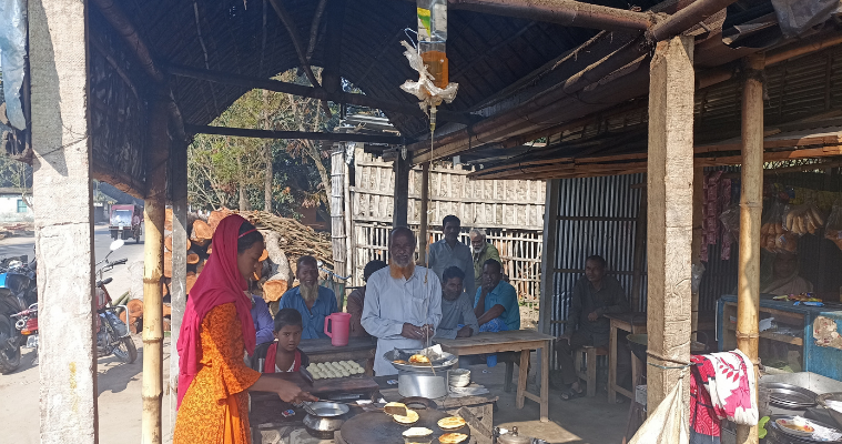 সয়াবিন তেলের খরচ কমানোর পদ্ধতি দেখতে হোটেলে ভিড়