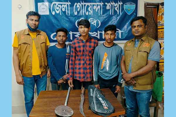নোয়াখালীতে দেশীয় অস্ত্রসহ ৩ কিশোর আটক
