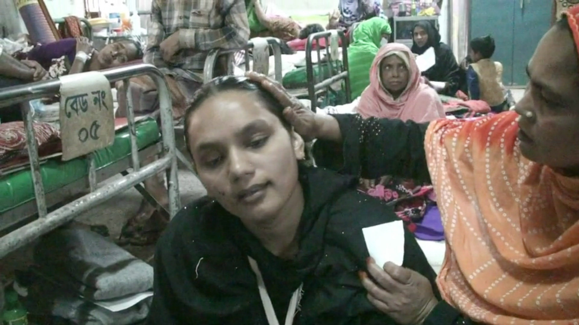 বড়াইগ্রামে মায়ের কোলে থাকা শিশুর প্রাণ কেড়ে নিলো ঘাতক ট্রাক