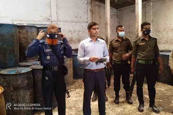 জামালপুরে দুই দোকানেই ৮১ হাজার লিটার তেল মজুত, ব্যবসায়ীকে জরিমানা