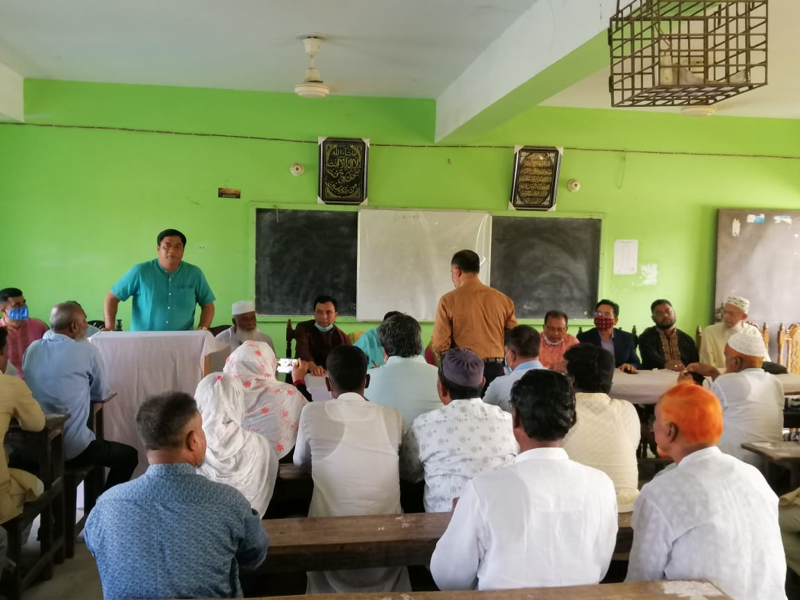সোনাইমুড়ীতে মাদ্রাসার শ্রেণী কক্ষে আ’লীগের সভা