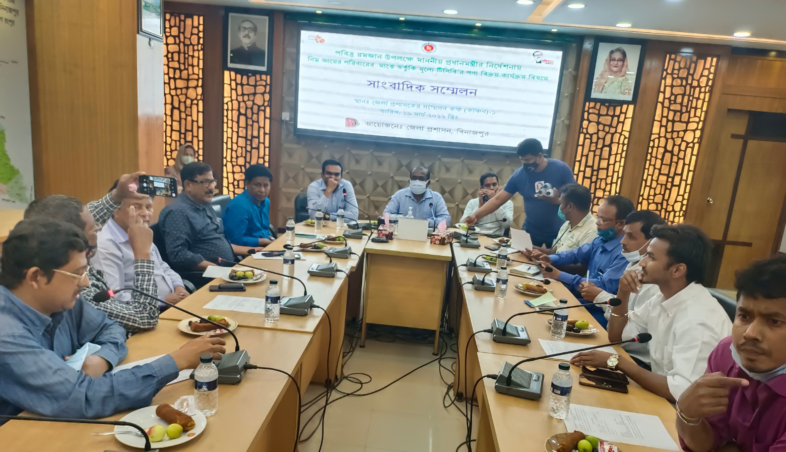 দিনাজপুরে টিসিবির পণ্য পাবে ৩ লাখের বেশি মানুষ