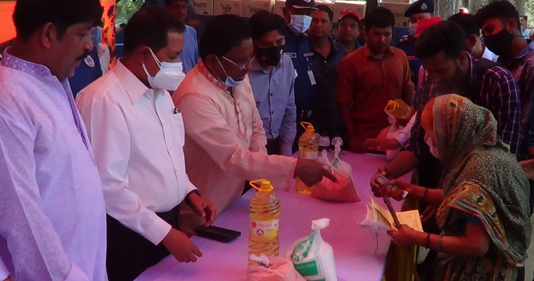 ফরিদপুরে ফ্যামিলি কার্ডে টিসিবি'র পণ্য বিতরণ শুরু