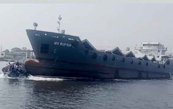 শীতলক্ষ্যায় লঞ্চডুবি : কার্গো জাহাজের মাস্টারসহ ৯ জন আটক