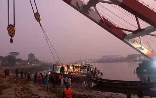 শীতলক্ষ্যায় ডুবে যাওয়া লঞ্চ উদ্ধার, নিখোঁজদের সন্ধান চলছে