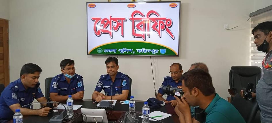 ফরিদপুরের আলোচিত ১২ বাস পোড়ার ঘটনার মামলায় ৩জন গ্রেফতার