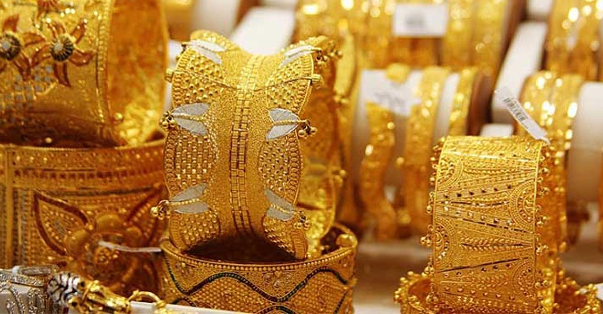 সোনার দাম কমল