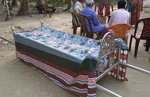 সম্পত্তি নিয়ে বিরোধ, ২২ ঘন্টা পর বাবার লাশ দাফন