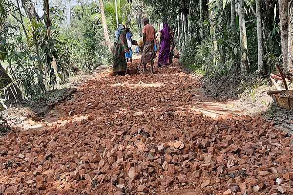 কোম্পানীগঞ্জে সড়ক সংস্কারে ব্যাপক অনিয়মের অভিযোগ