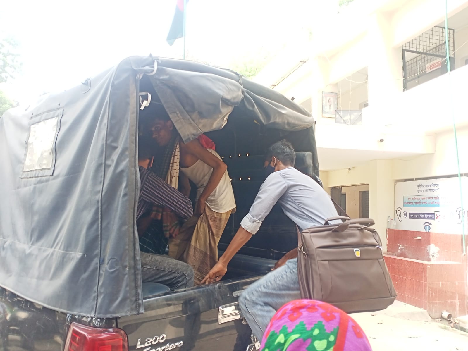 মেলান্দহে মাদকদ্রব্য নিয়ন্ত্রণ অধিদপ্তরের অভিযানে দুইজন গ্রেফতার