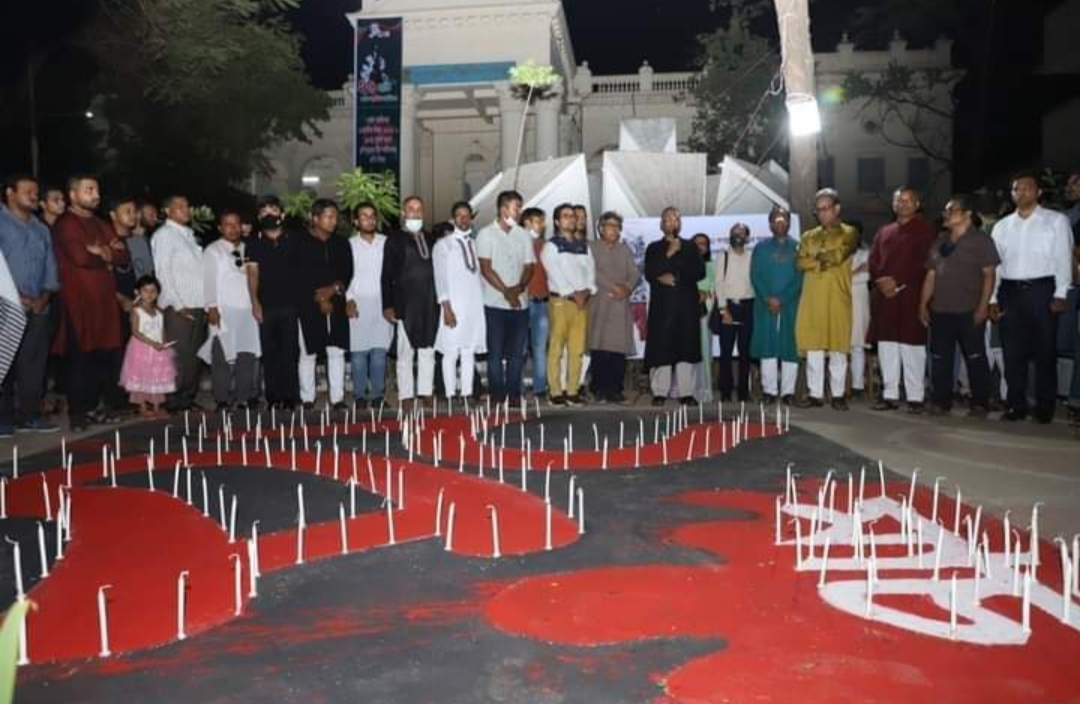 কালরাত স্মরণে জবিতে প্রদীপ প্রজ্বালন