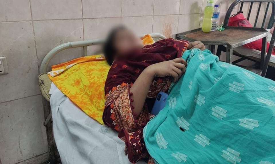 ঠাকুরগাঁওয়ে পুলিশের বউকে পেটালেন ইউপি মেম্বার