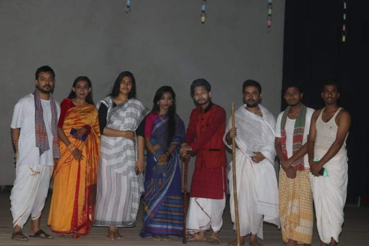 তিতুমীরে মঞ্চায়িত হলো 'বুড় সালিকের ঘাড়ে রোঁ'