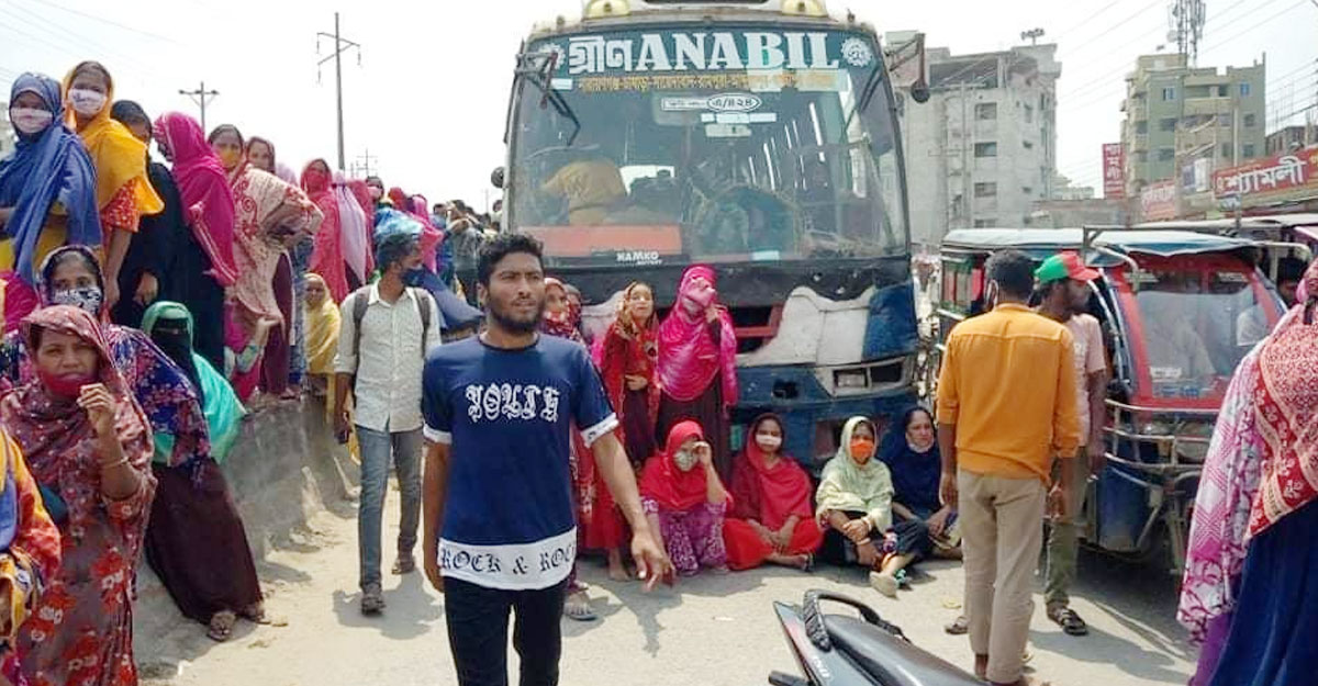 ঢাকা-নারায়ণগঞ্জ সড়কে শ্রমিক অবরোধ, ৭ কিমি যানজট