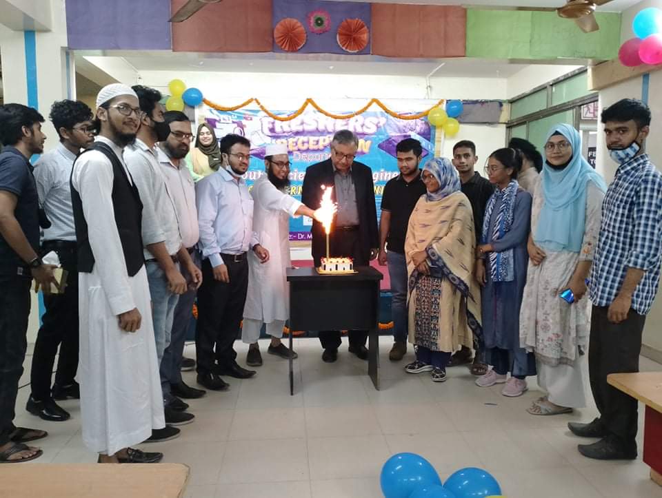 ডিআইউ'তে নবীন বরণ অনুষ্ঠিত