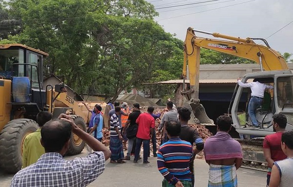ফরিদপুরে সওজের ৫ একর জমি অবৈধ দখলমুক্ত