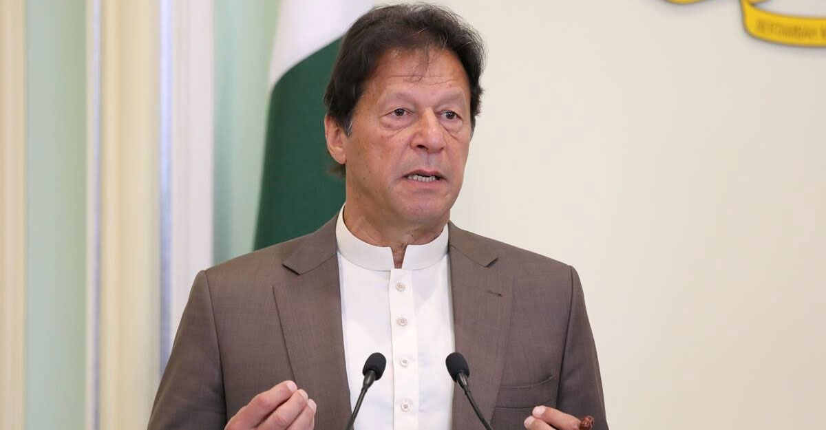 অনাস্থা প্রস্তাব খারিজ, টিকে গেলেন ইমরান খান