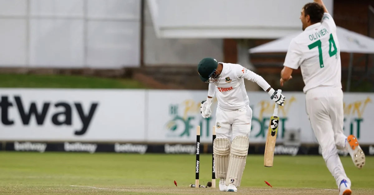 ফলোঅনের শঙ্কা নিয়ে দ্বিতীয় দিন শেষ বাংলাদেশের