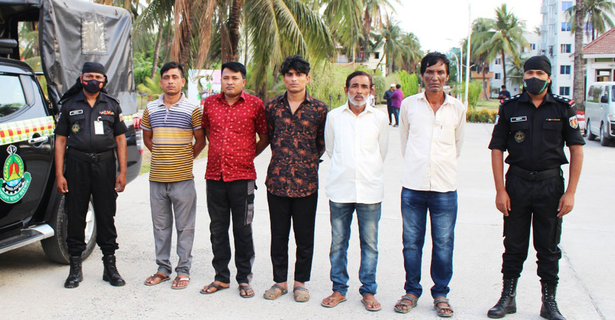 ৩ দিন সাগরে ঘুরিয়ে মালয়েশিয়া বলে সেন্টমার্টিনে নামিয়ে দিত