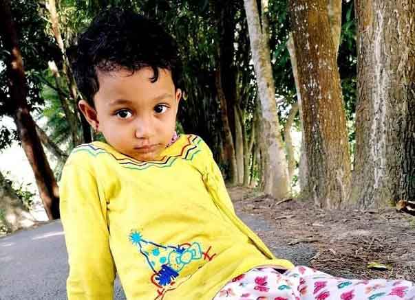 নোয়াখালীতে বাবার কোলে থাকা শিশুকে গুলি করে হত্যা