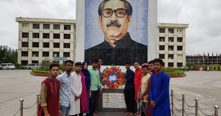 বঙ্গবন্ধুর প্রতিকৃতিতে নোবিপ্রবিসাসের নতুন কমিটির শ্রদ্ধা নিবেদন
