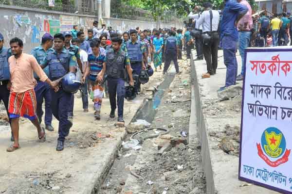 ঢাকায় মাদকবিরোধী অভিযানে গ্রেফতার ৪৯