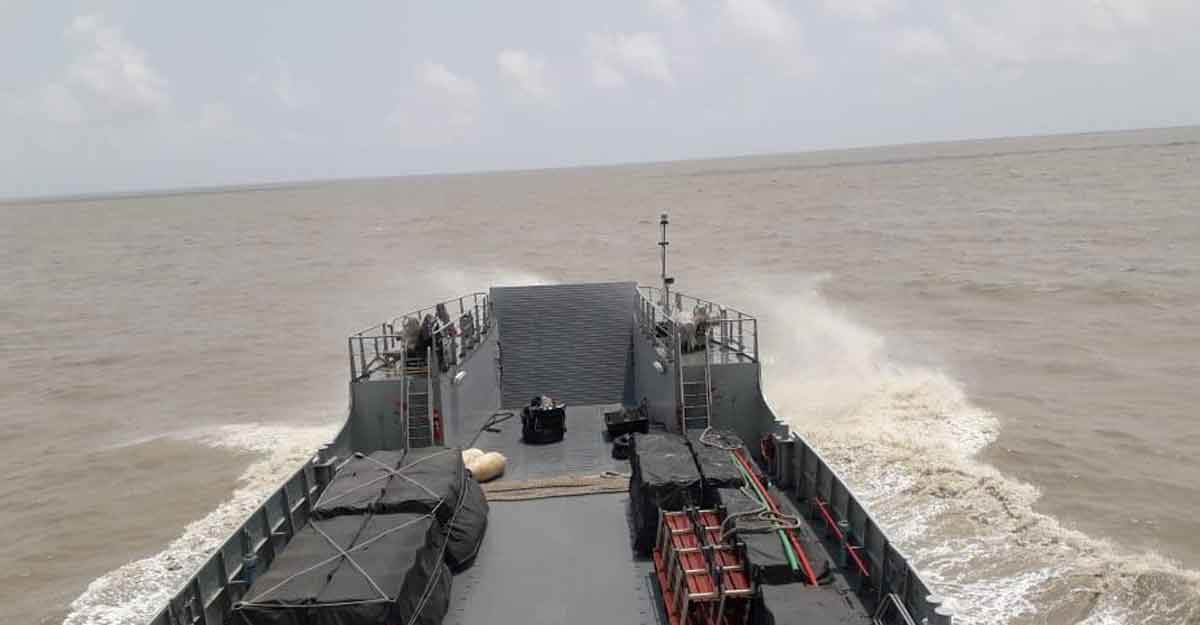 বঙ্গোপসাগরে জাহাজ ডুবি, নিখোঁজ ১২ জন ক্রু