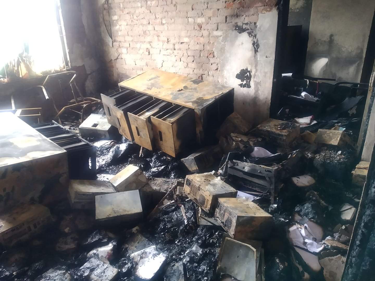 নোবিপ্রবির প্রশাসনিক ভবনের চতুর্থ তলায় অগ্নিকান্ড