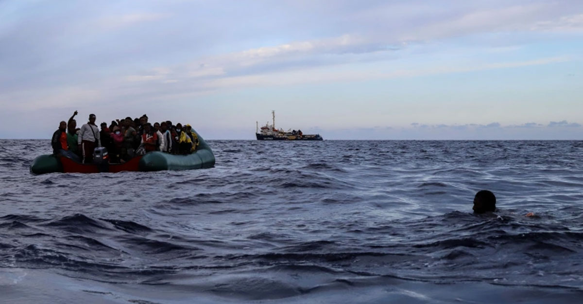 লিবীয় উপকূলে নৌকাডুবি, ৩৫ জনের মৃত্যুর আশঙ্কা