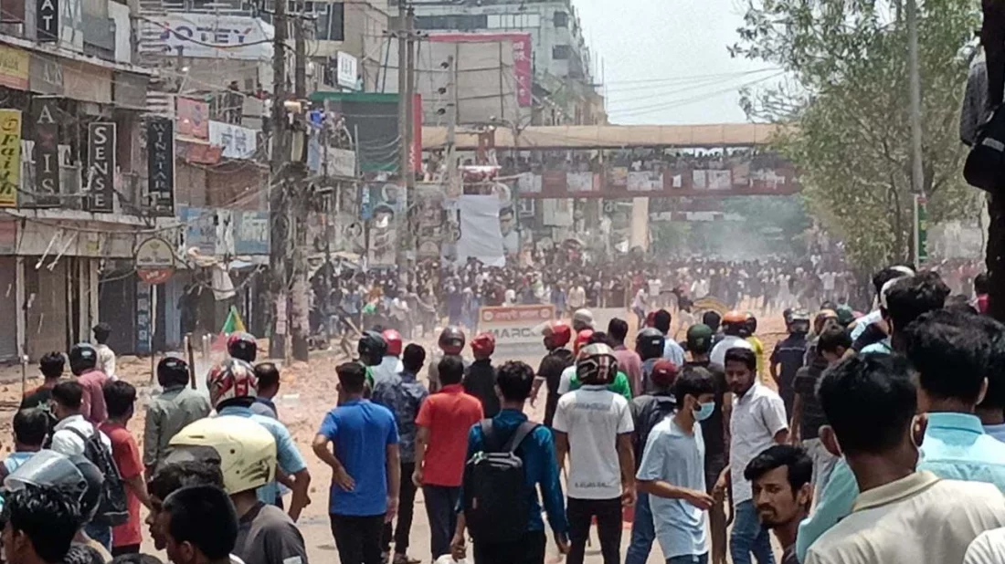 ঢাকা কলেজের হল বন্ধ ঘোষণা, বিকেলের মধ্য ছাড়ার নির্দেশ