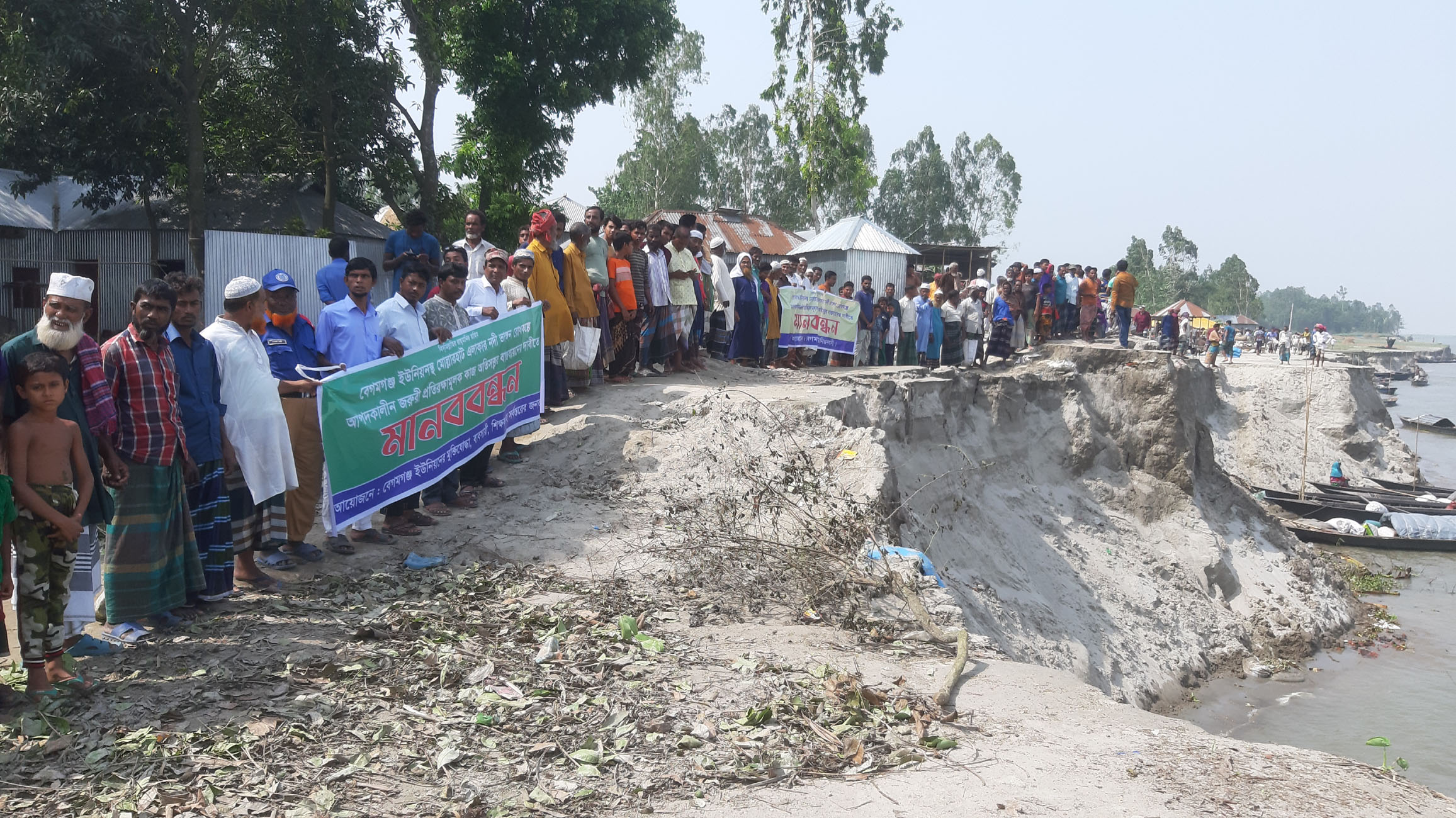 কুড়িগ্রামের বেগমগঞ্জ ইউনিয়নে তীব্র ভাঙ্গনে দিশেহারা নদী পাড়ের মানুষ