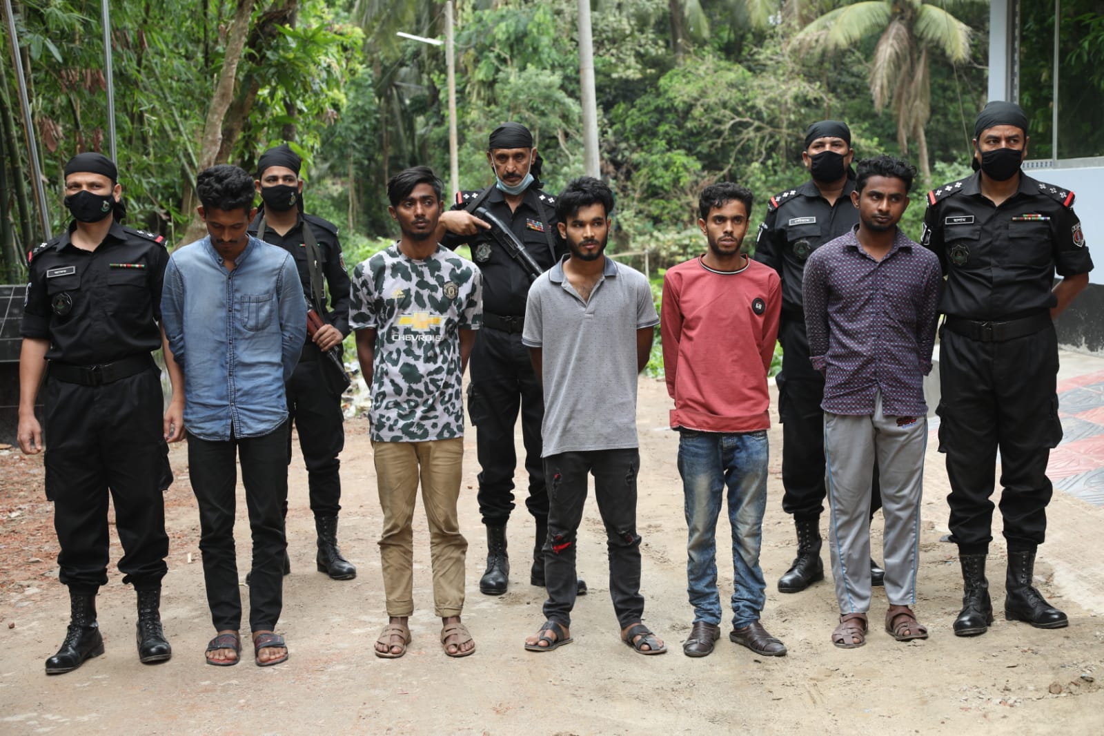 তিনদিন আগে কেনা অস্ত্রে বাবার কোলে শিশুকে গুলি করে হত্যা