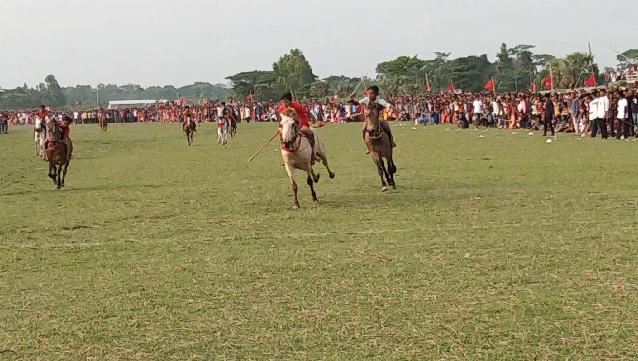 গোপালগঞ্জে বাংলা নববর্ষ উপলক্ষে ২ দিন ব্যাপি ঘোড় দৌড় অনুষ্ঠিত
