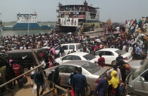 ঘরমুখো মানুষের দুর্ভোগ