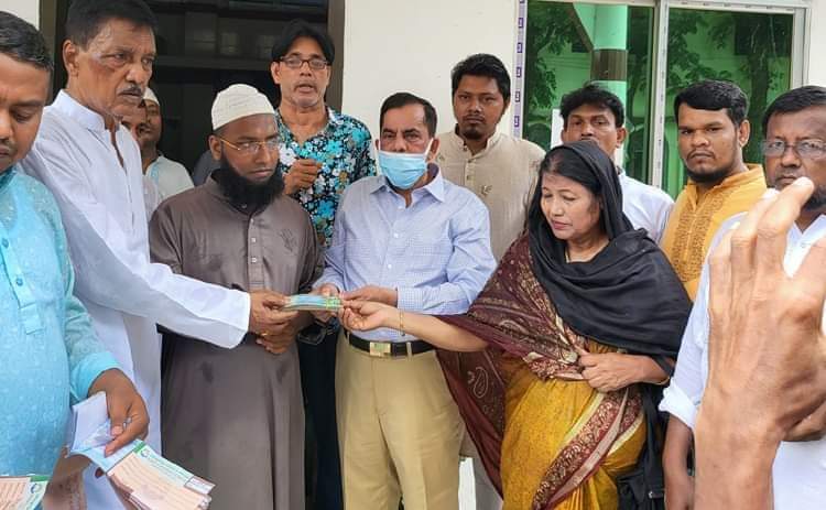 ঢাকার ২৬ এতিমখানায় ঈদ উপহার দিলেন বীর মুক্তিযোদ্ধা ওয়াকিল উদ্দিন