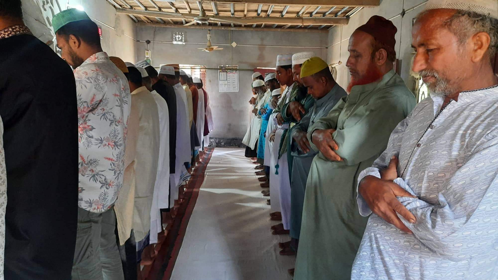 বিরামপুরে সৌদির সাথে মিল রেখে উদযাপিত হচ্ছে ঈদ